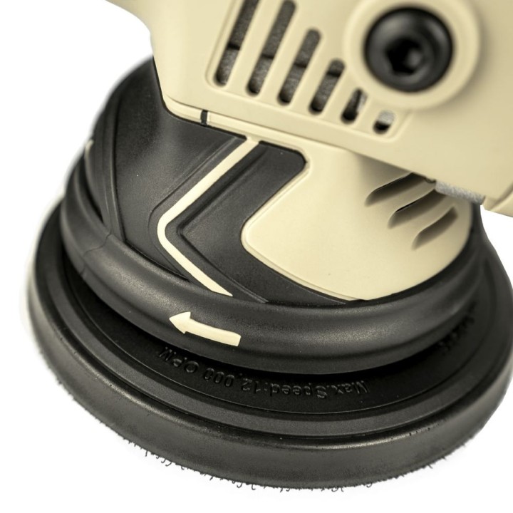 Inovativní systém proudění vzduchu a chlazení unašeče na leštičce FEYNMACH V3, který prodlužuje životnost leštících kotoučů.