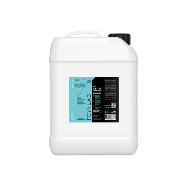 Profesionální pětilitrové balení univerzálního čističe FEYNLAB APC v bílém kanystru, ideální pro detailingová studia.